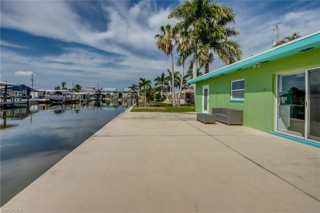 2567 Cay CV, Matlacha, FL 33993