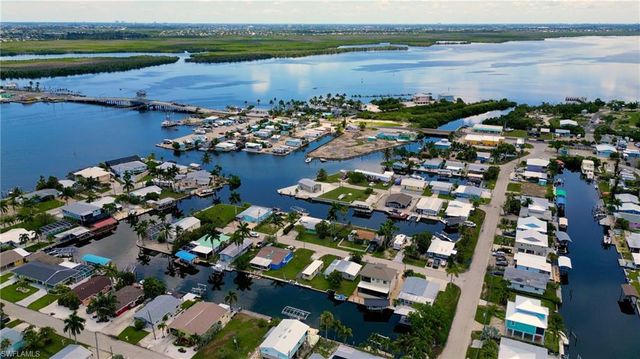 2567 Cay CV, Matlacha, FL 33993