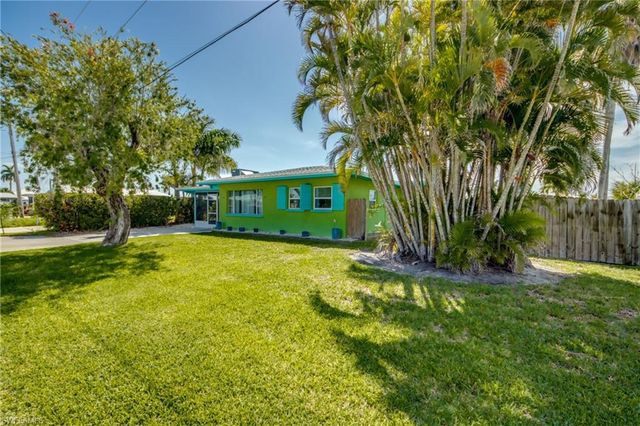 2567 Cay CV, Matlacha, FL 33993