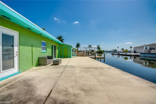 2567 Cay CV, Matlacha, FL 33993