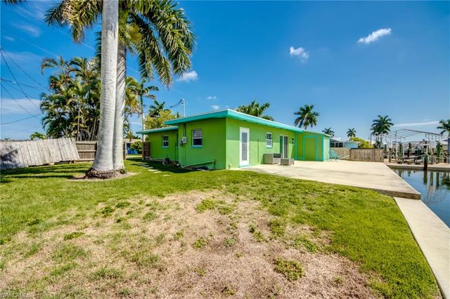 2567 Cay CV, Matlacha, FL 33993
