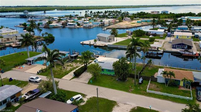 2567 Cay CV, Matlacha, FL 33993