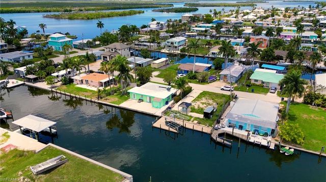2567 Cay CV, Matlacha, FL 33993