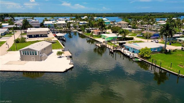 2567 Cay CV, Matlacha, FL 33993