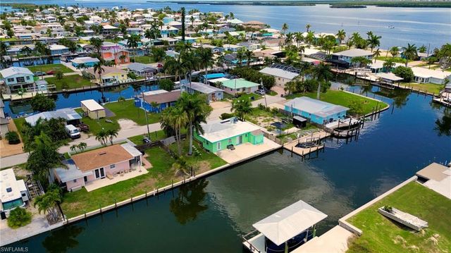 2567 Cay CV, Matlacha, FL 33993