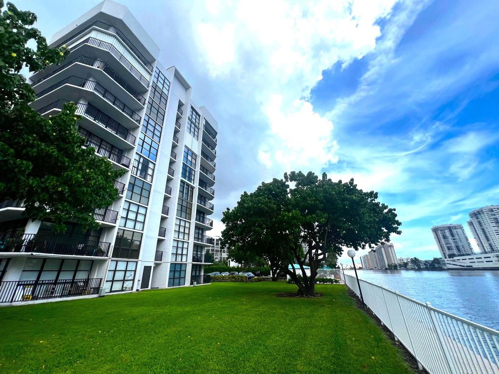 800 Parkview Dr 528, Hallandale Beach, FL 33009