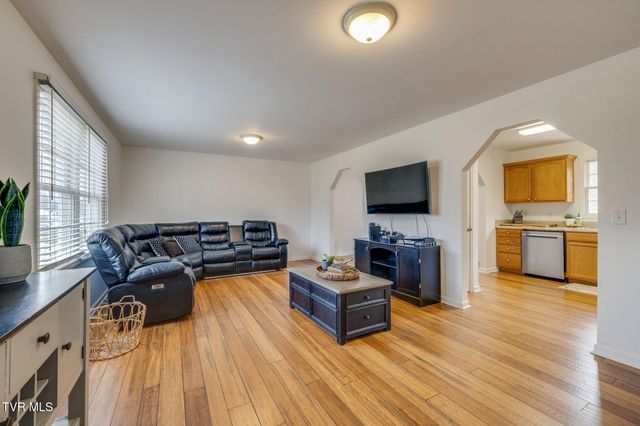 227 Mountain View Drive, Mount Carmel, TN 37645