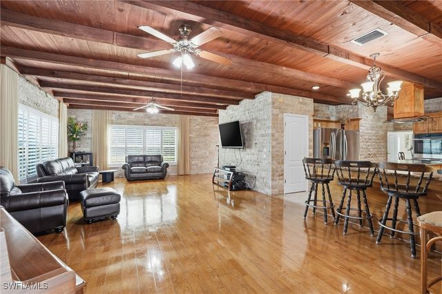 7395 Stonegate DR, Naples, FL 34109