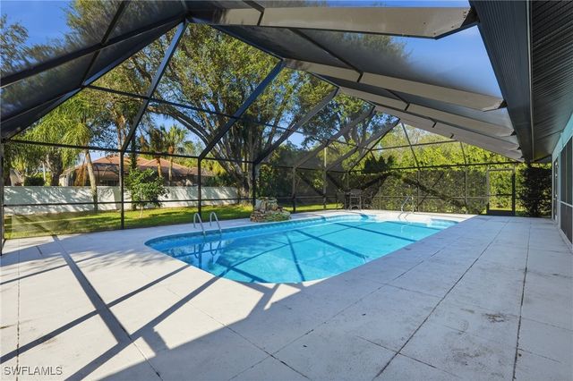 7395 Stonegate DR, Naples, FL 34109