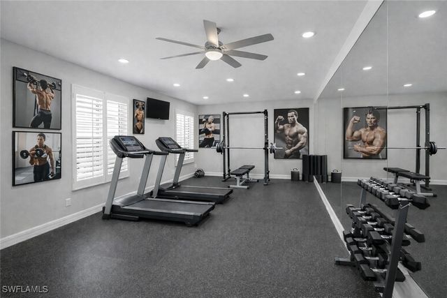 7395 Stonegate DR, Naples, FL 34109