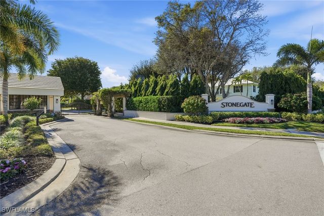 7395 Stonegate DR, Naples, FL 34109