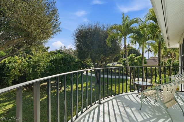7395 Stonegate DR, Naples, FL 34109