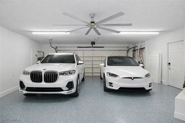 7395 Stonegate DR, Naples, FL 34109