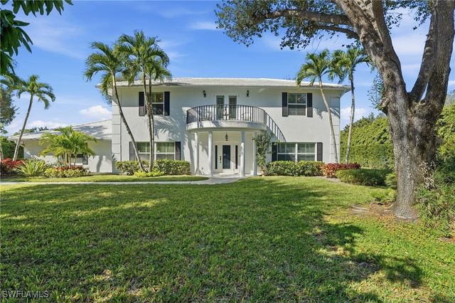 7395 Stonegate DR, Naples, FL 34109