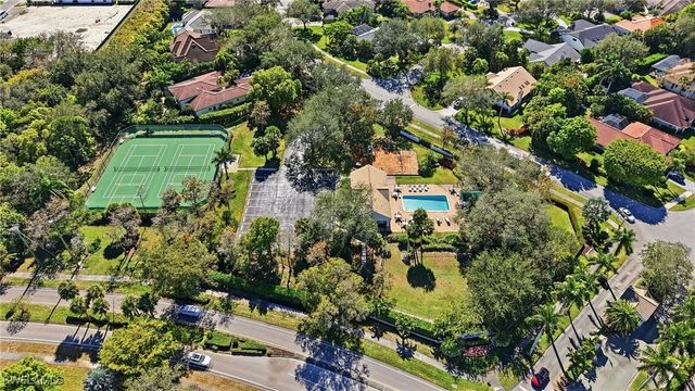 7395 Stonegate DR, Naples, FL 34109