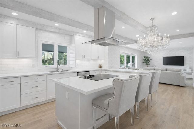 7395 Stonegate DR, Naples, FL 34109