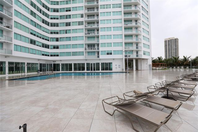 7135 Collins Ave 735, Miami Beach, FL 33141