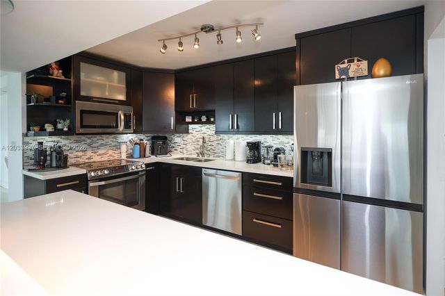 7135 Collins Ave 735, Miami Beach, FL 33141