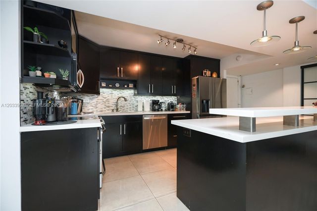 7135 Collins Ave 735, Miami Beach, FL 33141