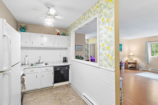 49 Windsor Dr 301, Holliston, MA 01746