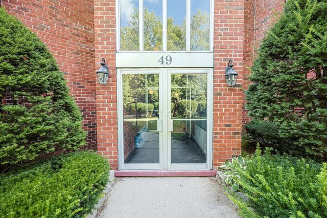 49 Windsor Dr 301, Holliston, MA 01746