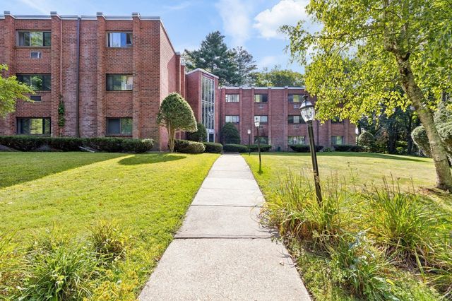 49 Windsor Dr 301, Holliston, MA 01746
