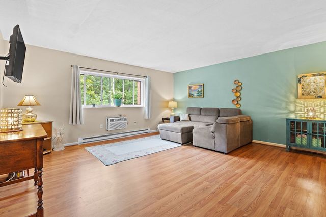 49 Windsor Dr 301, Holliston, MA 01746