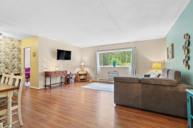 49 Windsor Dr 301, Holliston, MA 01746