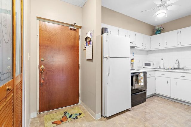 49 Windsor Dr 301, Holliston, MA 01746