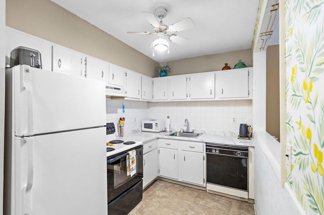 49 Windsor Dr 301, Holliston, MA 01746