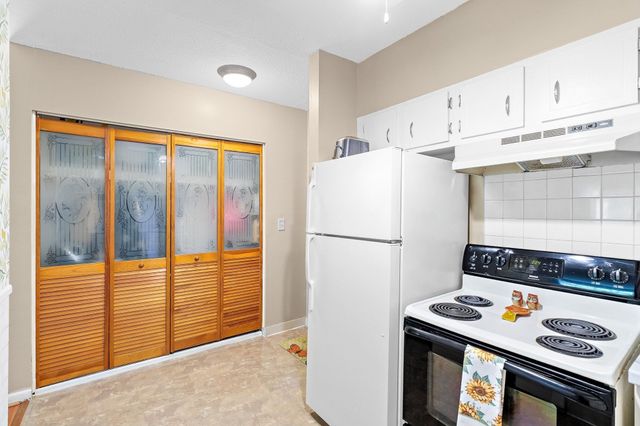 49 Windsor Dr 301, Holliston, MA 01746