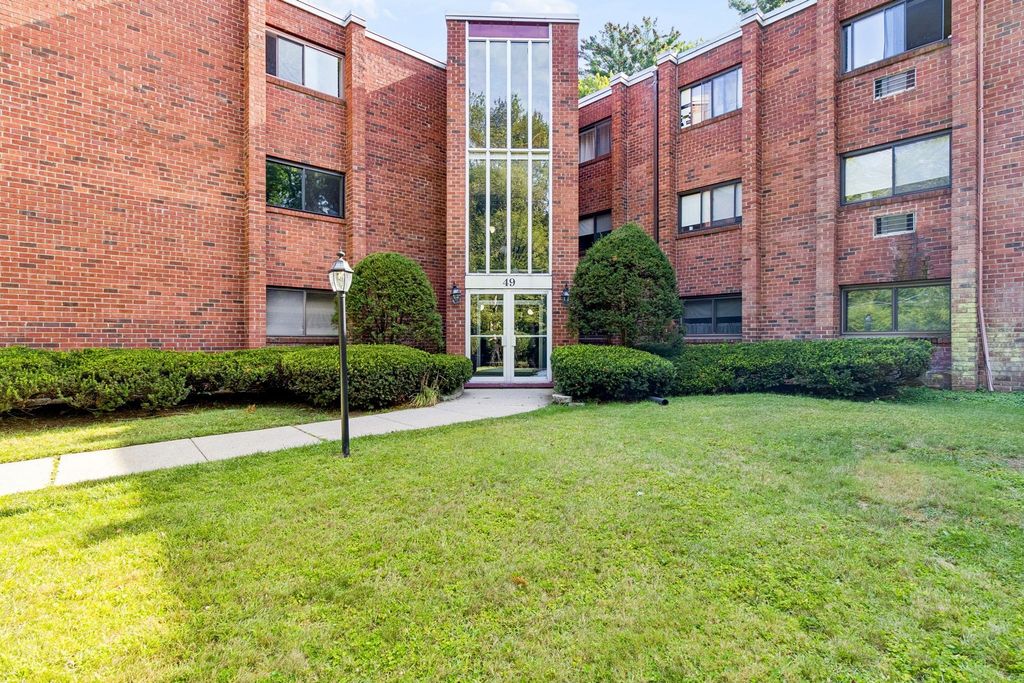49 Windsor Dr 301, Holliston, MA 01746