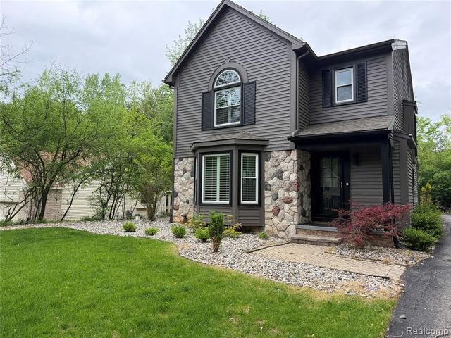 5589 Loveland Street, West Bloomfield, MI 48322