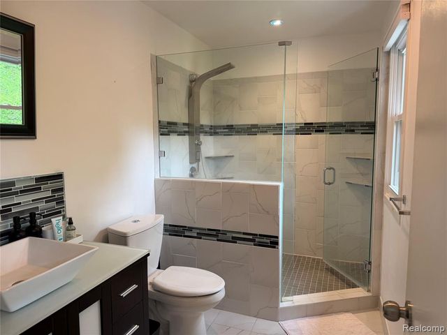 5589 Loveland Street, West Bloomfield, MI 48322