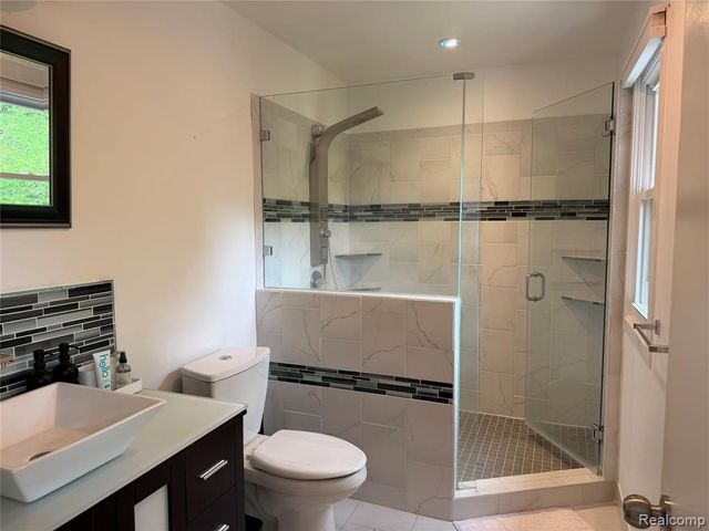 5589 Loveland Street, West Bloomfield, MI 48322