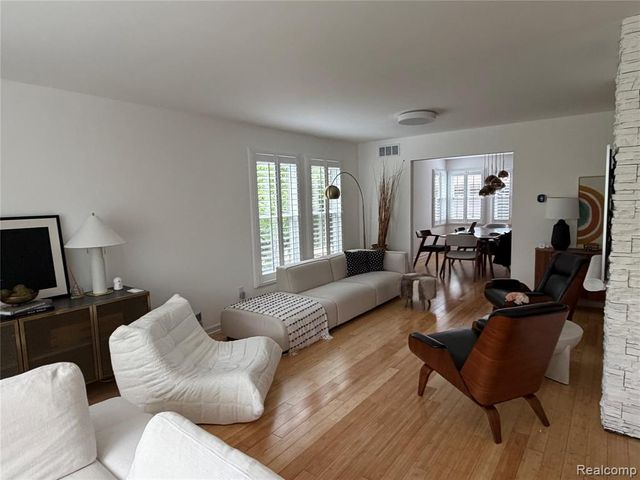 5589 Loveland Street, West Bloomfield, MI 48322