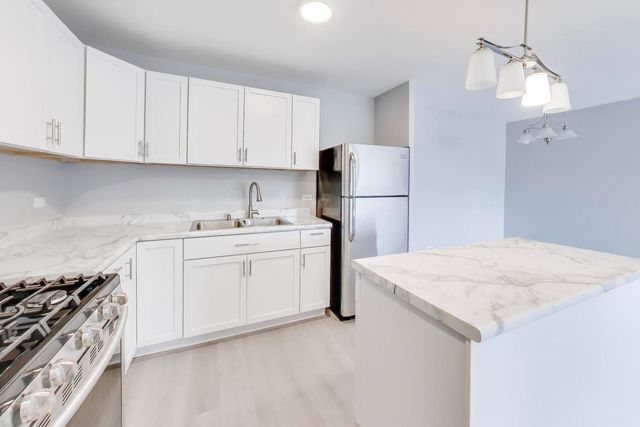 7854 S South Shore Drive 502, Chicago, IL 60649