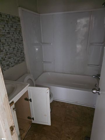 12 Scott Drive, Greenville, SC 29611