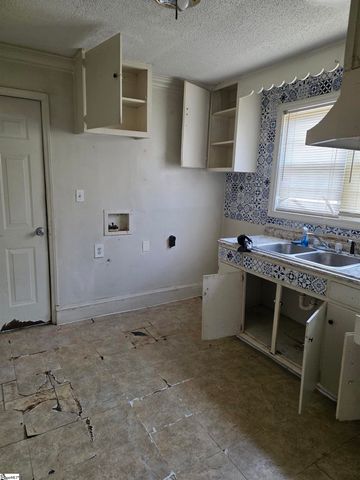 12 Scott Drive, Greenville, SC 29611