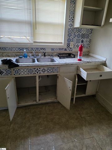 12 Scott Drive, Greenville, SC 29611