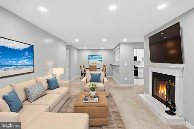 10114 OAKTON TERRACE RD, Oakton, VA 22124