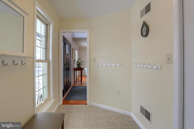 1147 CASPIAN DR, York, PA 17404