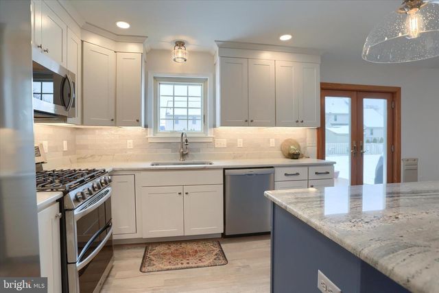 1147 CASPIAN DR, York, PA 17404