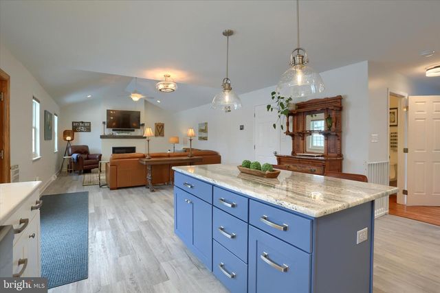 1147 CASPIAN DR, York, PA 17404