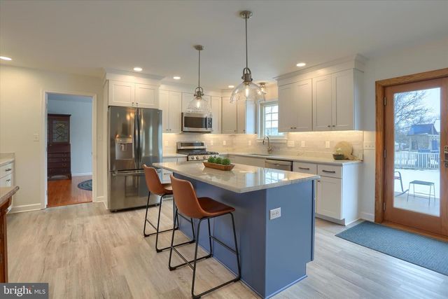 1147 CASPIAN DR, York, PA 17404