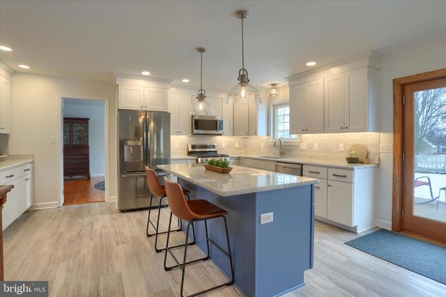 1147 CASPIAN DR, York, PA 17404