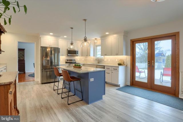 1147 CASPIAN DR, York, PA 17404