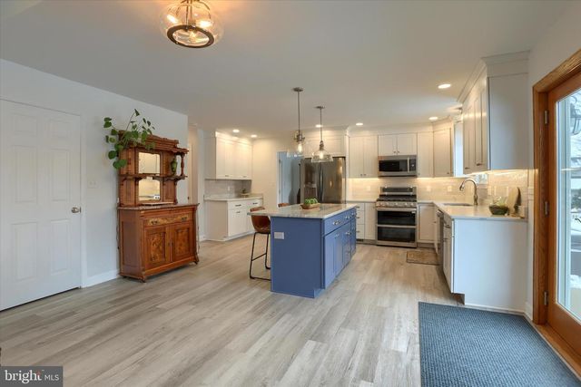 1147 CASPIAN DR, York, PA 17404