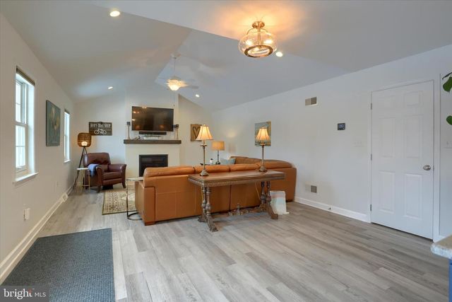 1147 CASPIAN DR, York, PA 17404