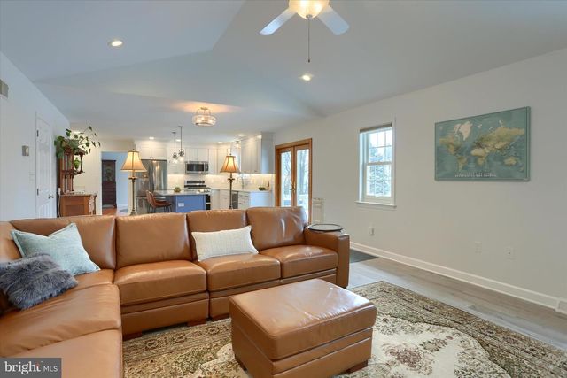 1147 CASPIAN DR, York, PA 17404